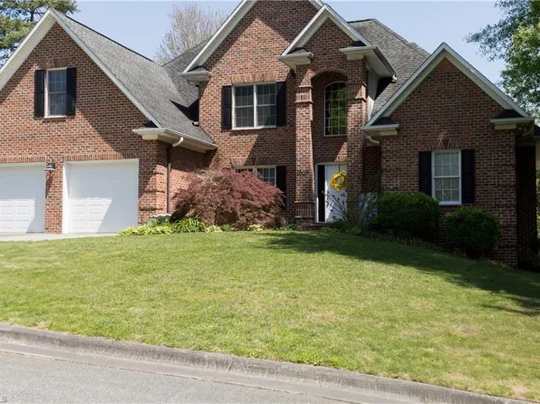 1688 Woodbury Ln, Mount Airy, NC 27030