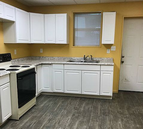 3rd image of 210 S Court St Ste 106
