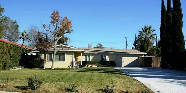 1st image of 480 Victoria Pl