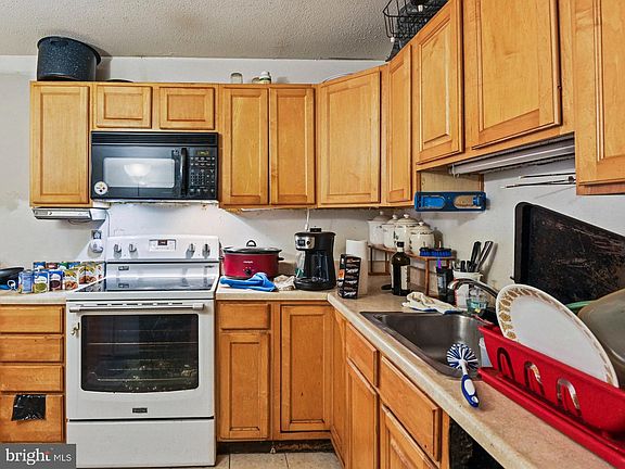 4th image of 625 Center St APT T3