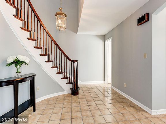 3rd image of 15331 Manor Village Ln