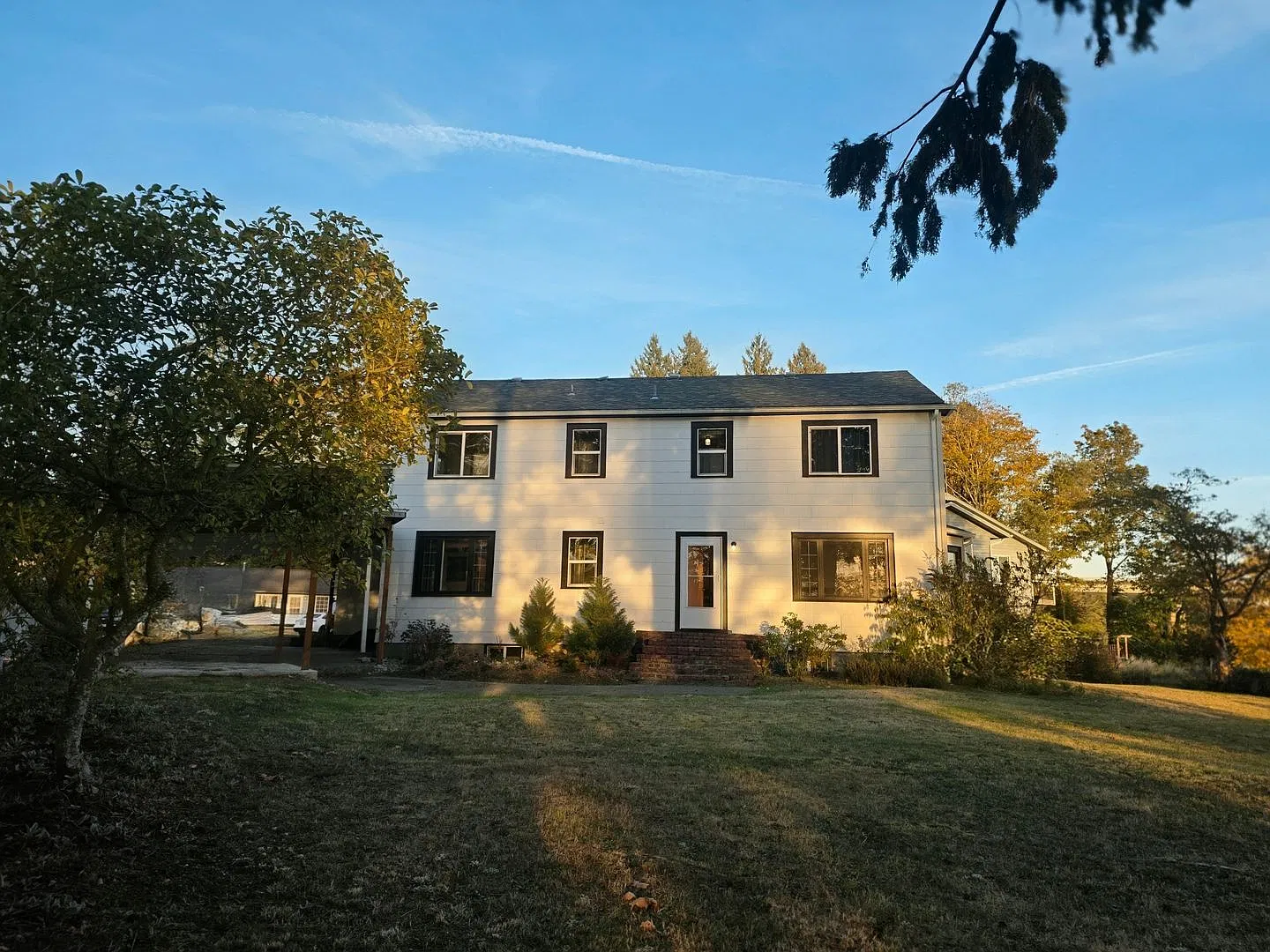 Historic Waterfront Home for Rent in Bremerton! 3 Bed / 1.75 Bath w/ a Mostly Finished Basement! ... — Photo 2