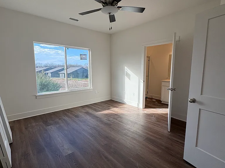 4829 N Vassar Ave — Photo 4
