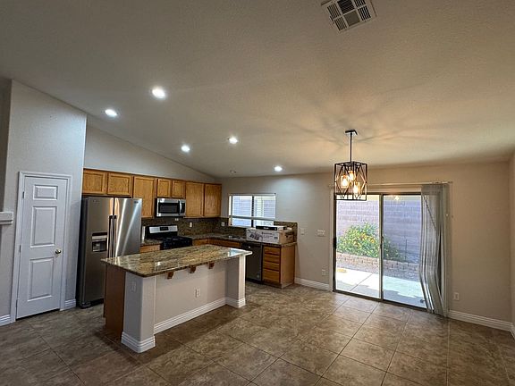 3rd image of 516 Country Hill Dr