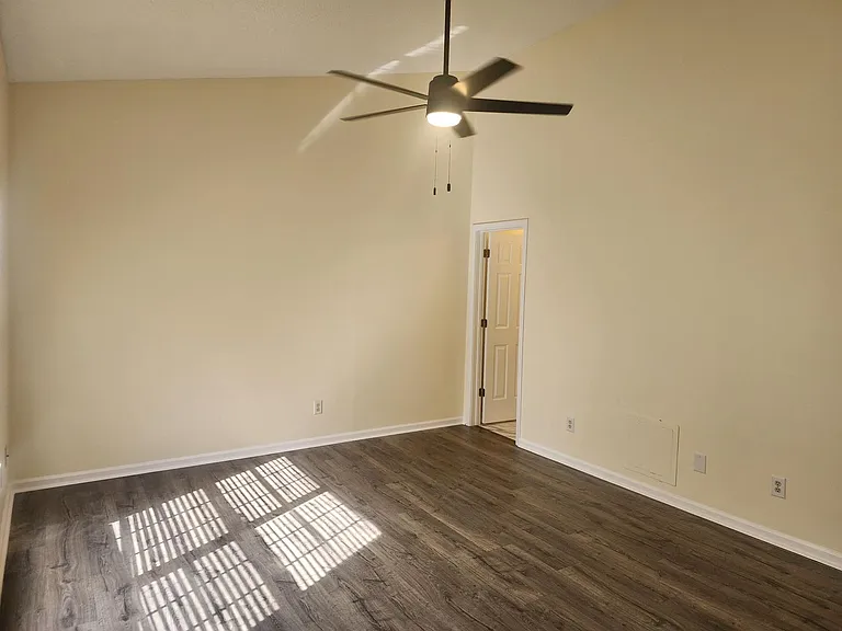 121 Wexford Dr #207 — Photo 5