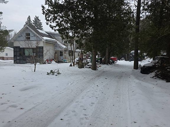 2nd image of 3848 Bloom Rd