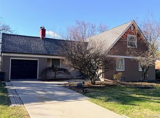 1648 Yorkshire Rd, Birmingham, MI 48009