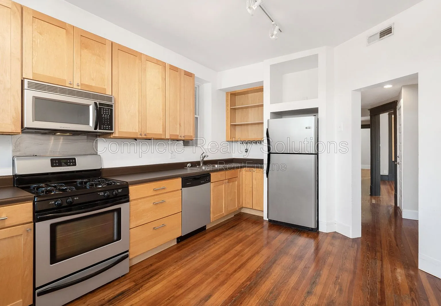 2 bed, 1.0 bath, 1300 sqft, $1,350 — Photo 2