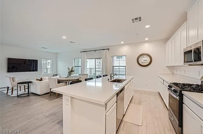 600 N Carriage Hill Dr #1201 — Photo 9