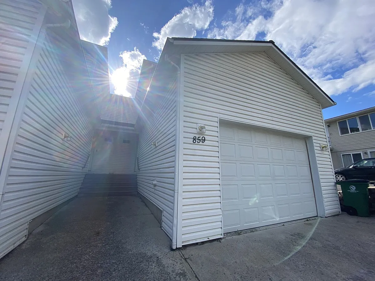 Building Photo - 857 N Garfield St