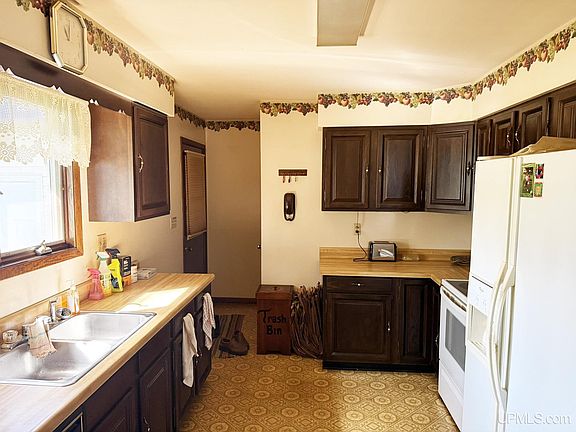 3rd image of 26226 Wolverine St