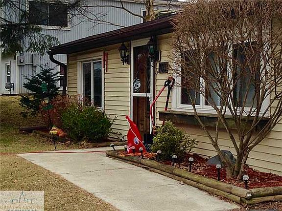 2nd image of 703 Cedarwood Dr