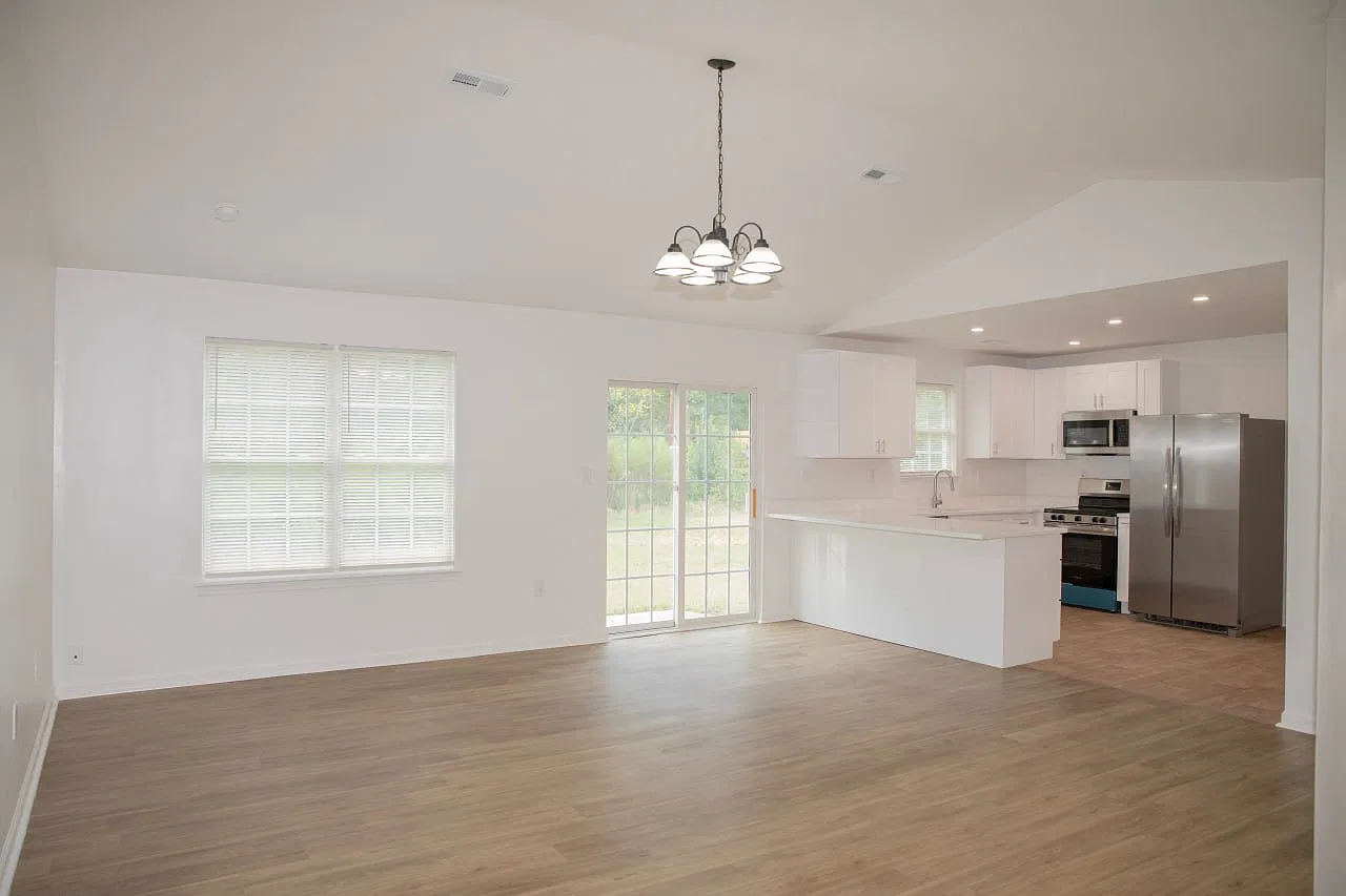 3 bed, 1248 sqft, $1,650 — Photo 2