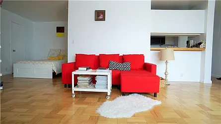 Rented by R New York