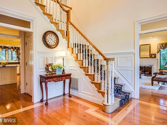 Inlaid wood in foyer