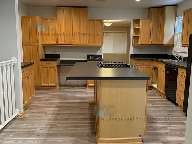 315 Kansas Ave — Photo 3