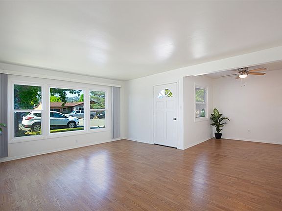 5th image of 688 Patricia Ln