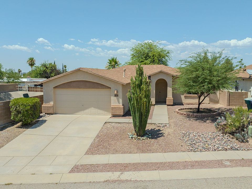 1st image of 2362 W Horseshoe Pl