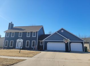 950 Carriage Ln, Fond Du Lac, WI 54935