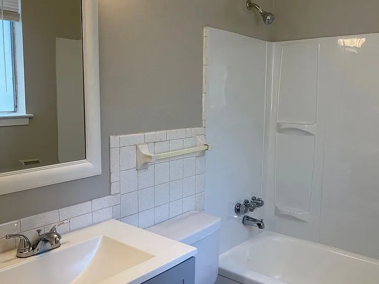U of M Area - Southernwood Apartments — Photo 10
