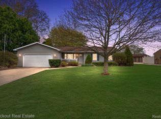 2309 N Berkshire Dr, Saginaw, MI 48603