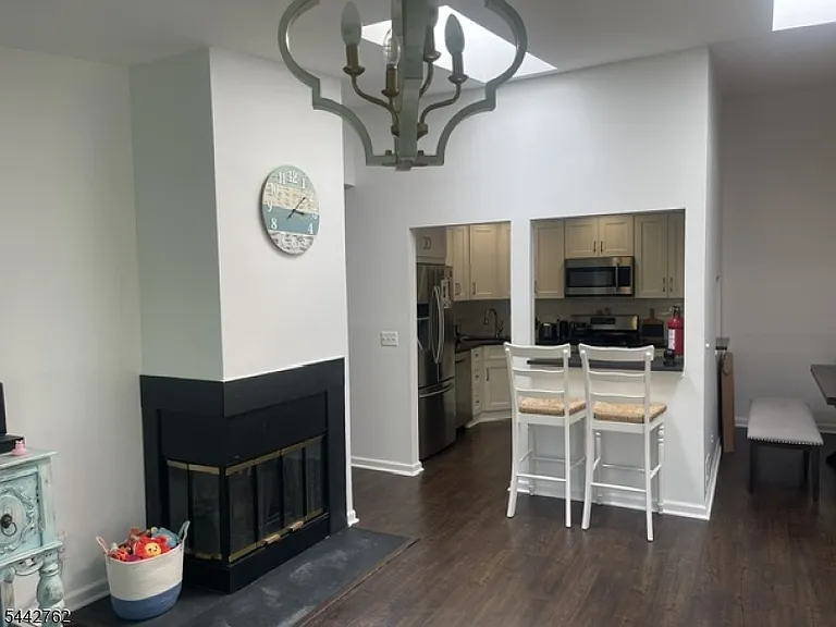 237 Robertson Way — Photo 4