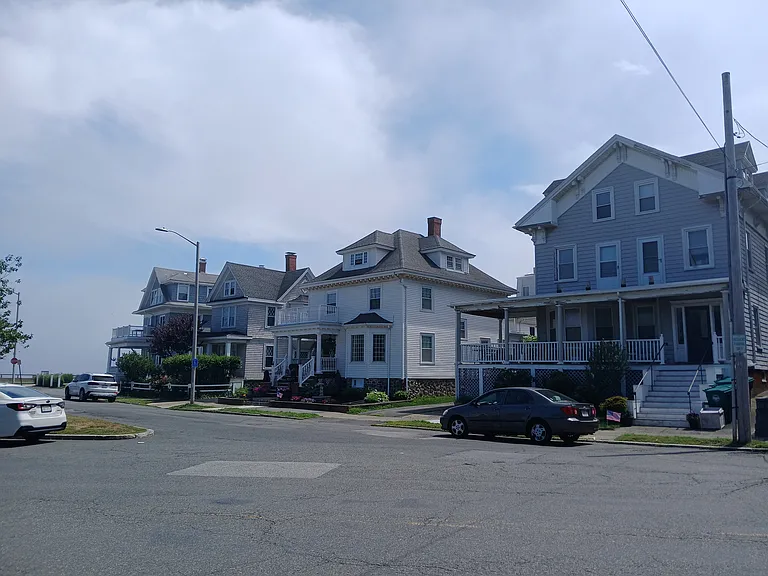 House 4 Up from Beach