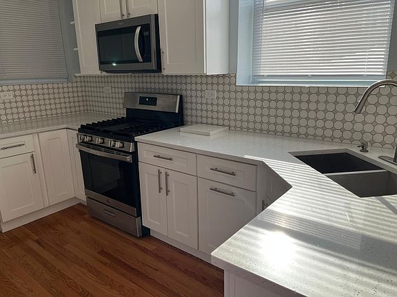 5th image of 3615 N Troy St #1