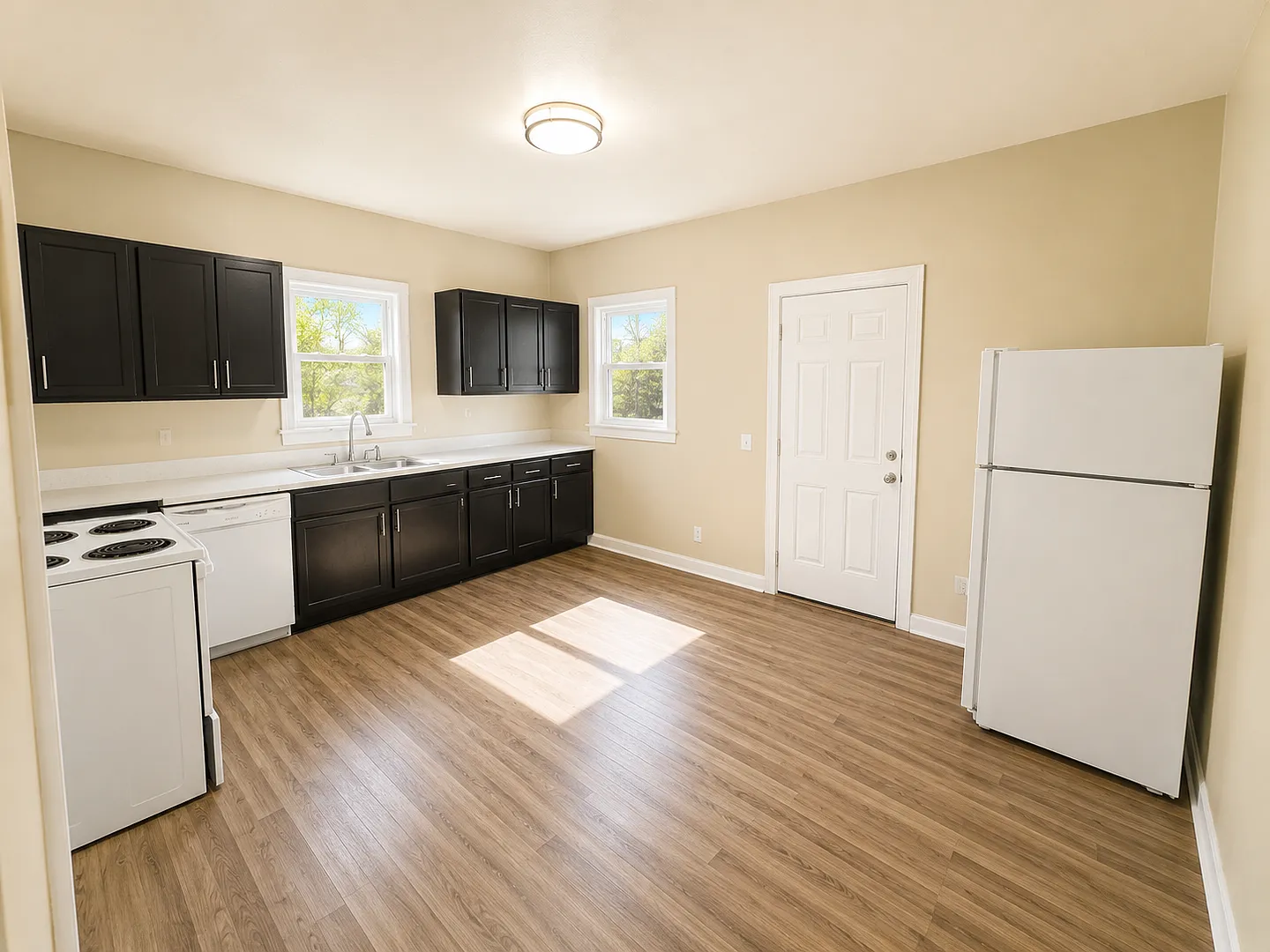 3 bedroom 1 bathroom House — Photo 2