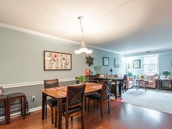 5th image of 162 Woodstream Dr #5