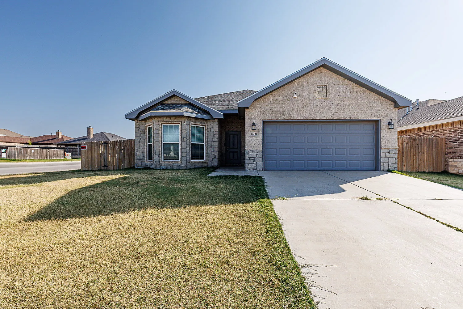 3 bed, 2.0 bath, 2017 sqft, $2,200 — Photo 1
