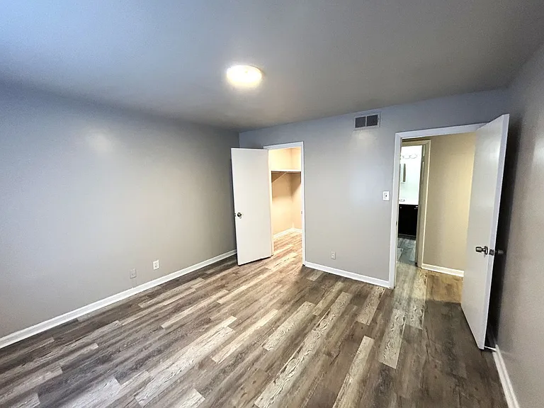 Riverbend Apartments — Photo 15