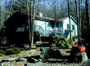 490 Maplewood Ct, Lake Ariel, PA 18436