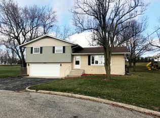 100 Fairview Ct, Walnut, IL 61376
