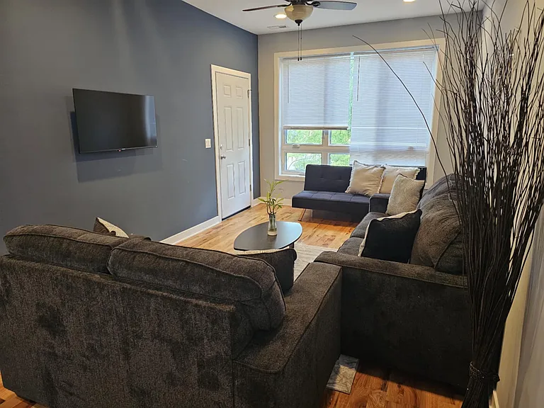 184 N Lamon Ave #2 — Photo 6