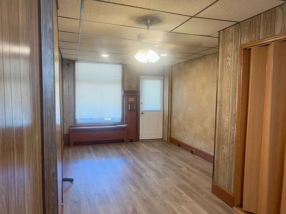 3rd image of 919 Pike St
