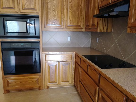 3rd image of 2104 Sandhurst Dr
