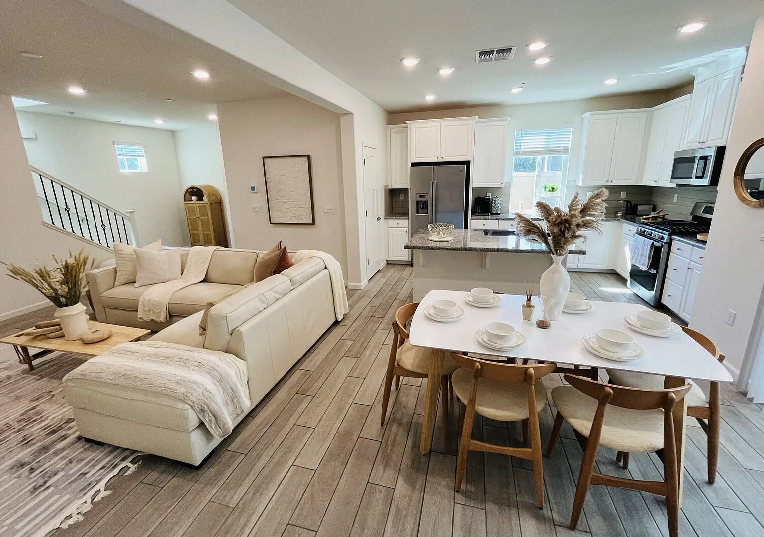 Perfect for insurance housing, walkable to gym, close to everything! — Photo 4