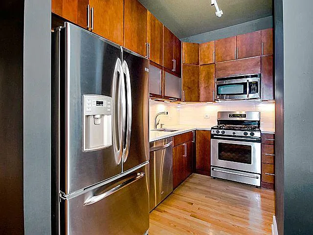 208 W Washington St — Photo 4