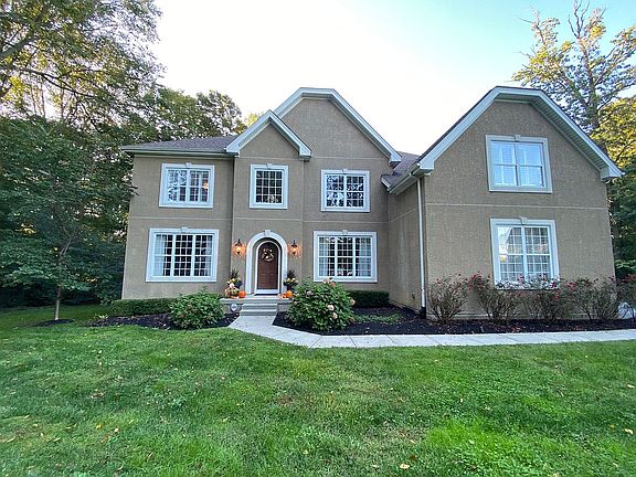 2nd image of 115 Carisbrooke Ct