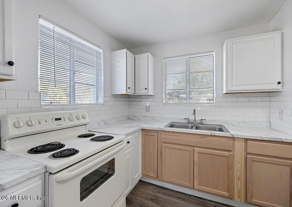 1st image of 2715 MYRTLE Avenue N