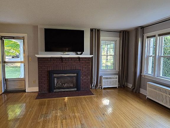 Living Room w/ gas fireplace