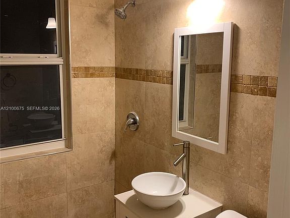 4th image of 712 SW 56th Ave Unit 6B