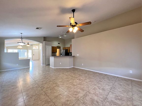 4th image of 8634 W Laurel Ln