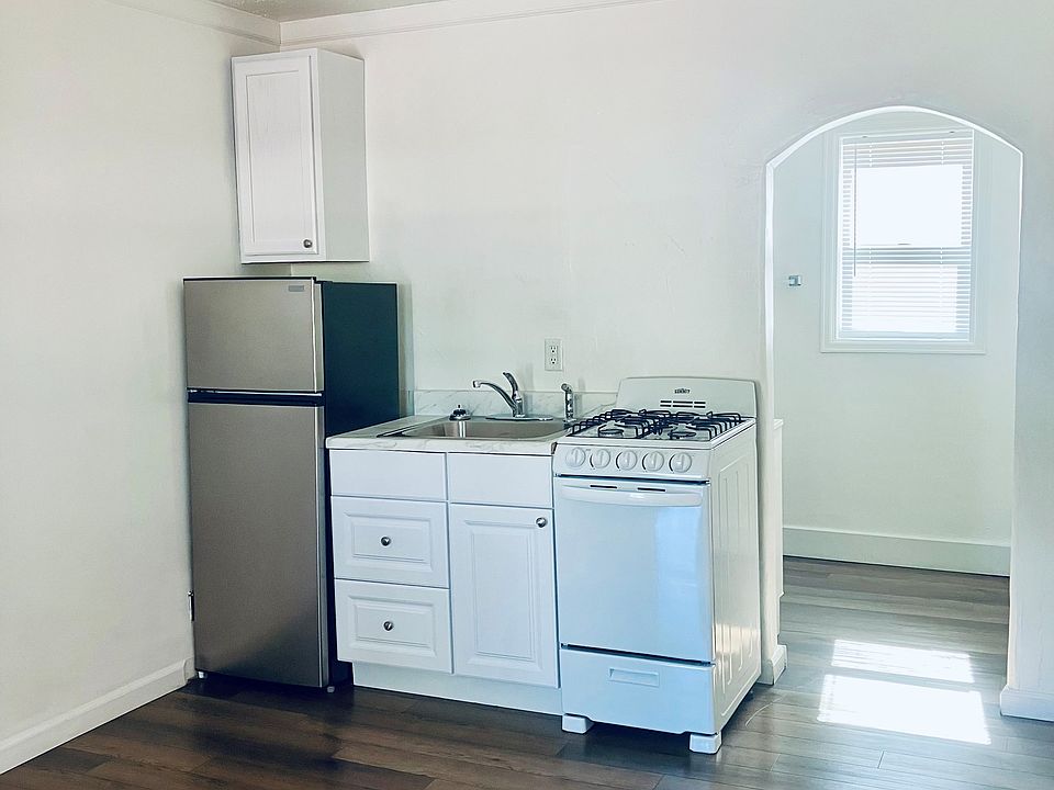 One Room with Kitchen Amenities