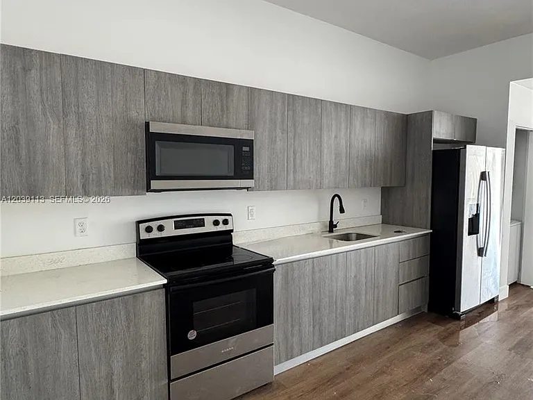 1021 NW 1st St #302 — Photo 8