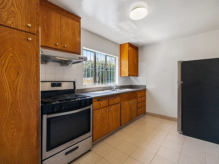 679 Green Street — Photo 12