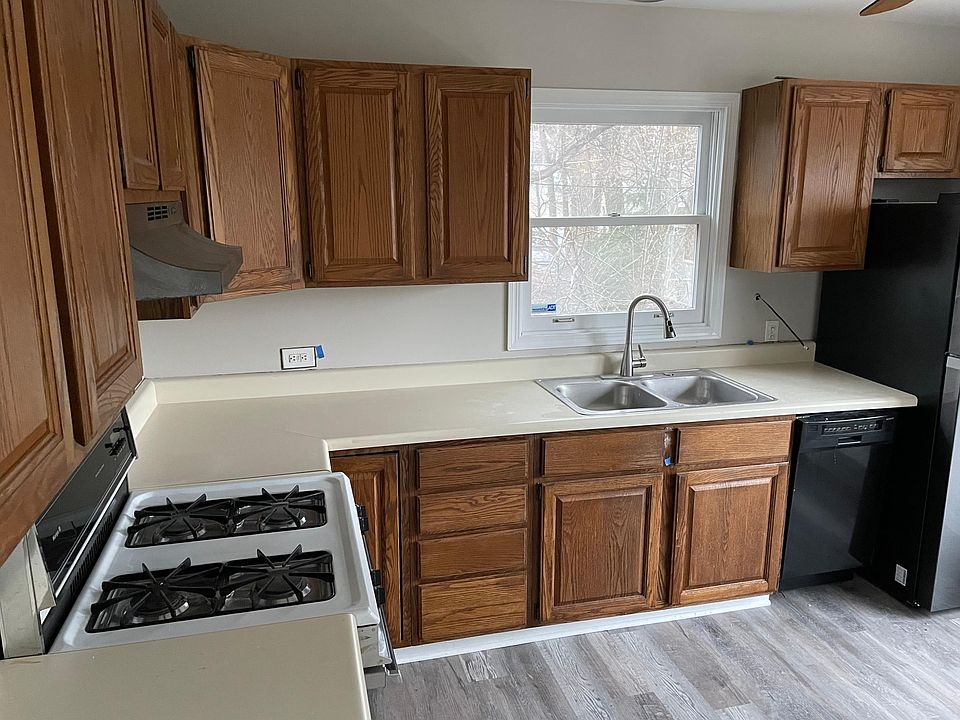 2nd image of 3204 Pleasure Ave