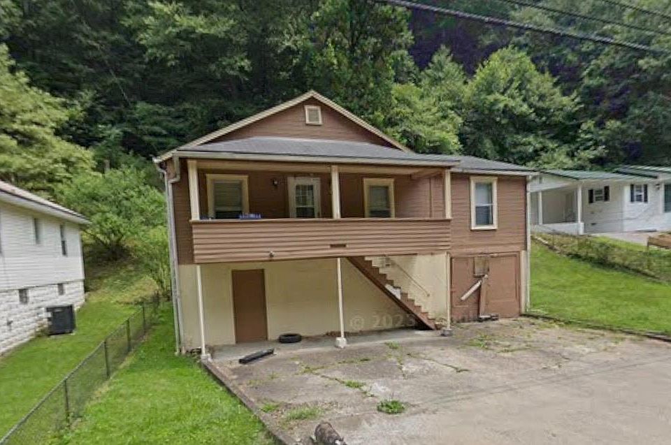 1st image of 836 S Park Rd SE