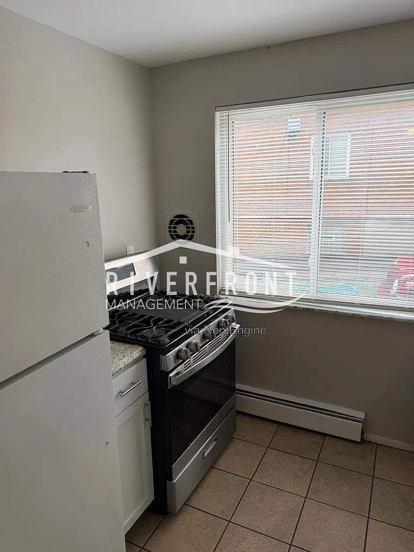 2 bed, 1.0 bath, 850 sqft, $945 — Photo 3